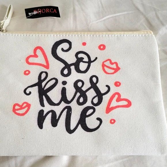 "So Kiss Me" make up bag clutch, NWT💗🎉🎊 - Picture 3 of 8